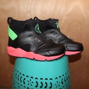 Womens Nike Air Huaraches size 7